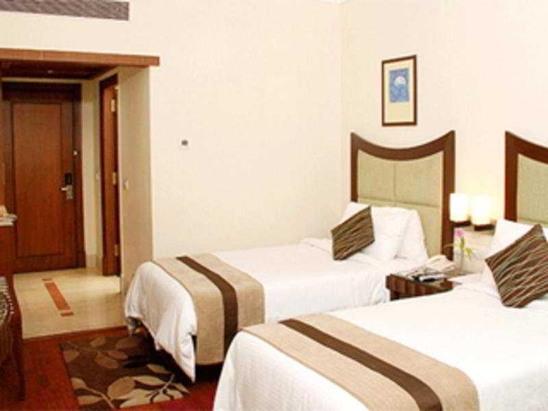 Muse Sarovar Portico Nehru Place Neu-Delhi Zimmer foto