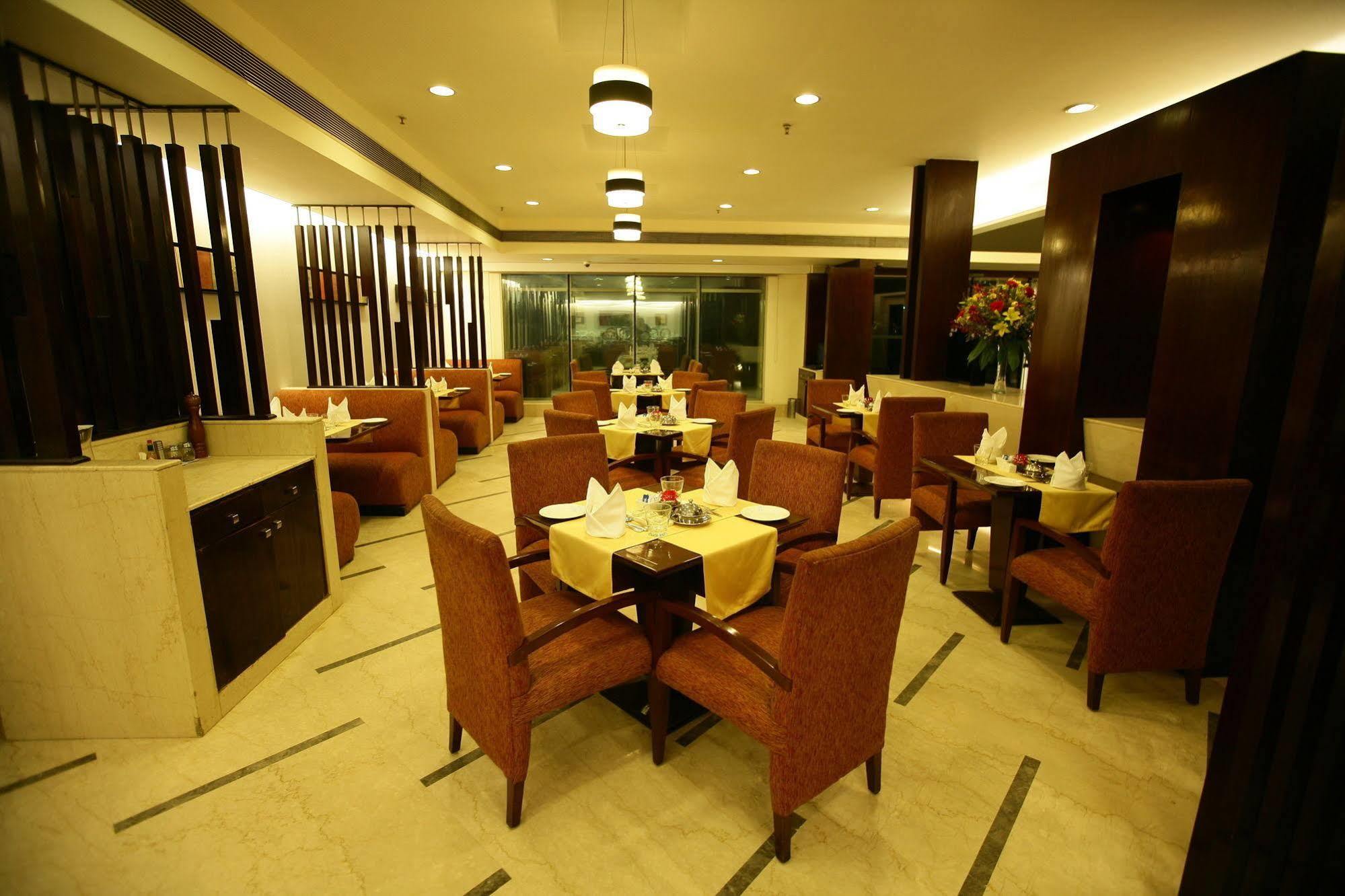 Muse Sarovar Portico Nehru Place Neu-Delhi Exterior foto